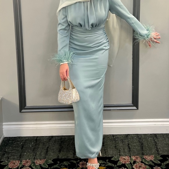 TURKISH FEATHER LONG SLEEVE EVENING DRESS - Picture 2 of 3